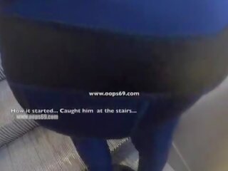 Mijn vrouw laten ouder unknown man naar aanraken haar poesje lippen over- haar spandex legging in subway