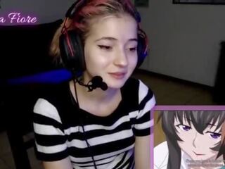 18yo youtuber fica concupiscent a assistir hentai durante o córrego e masturba - emma fiore