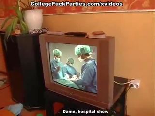 Студенти от на медицински колеж имам x номинално видео при на парти