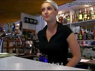 Неизплатен превъзходен bartender прецака за пари в брой! - 